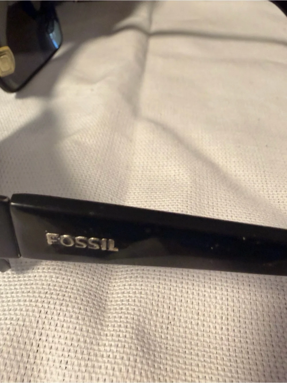 Fossil Black Polarized Sunglasses - Sleek Temple Branding